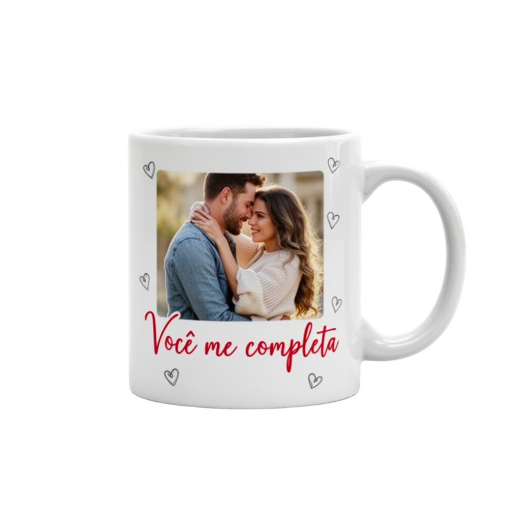 Caneca personalizada com foto de casal e frase Você me completa