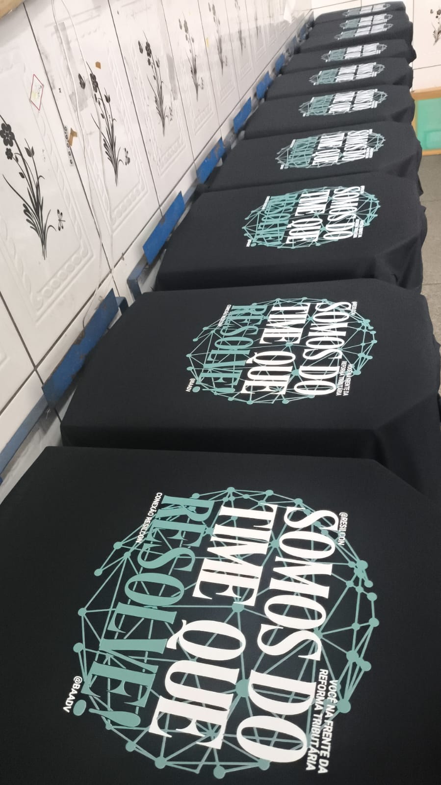 Camisetas pretas Somos do time que resolve - Baady