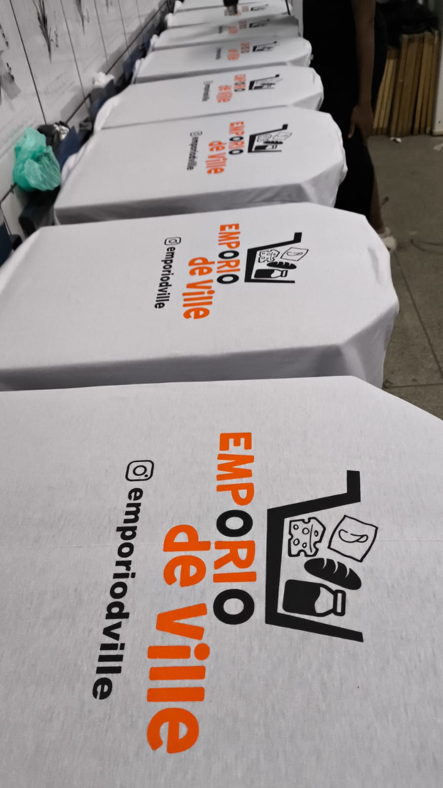 Camisetas brancas estampadas Empório de Ville